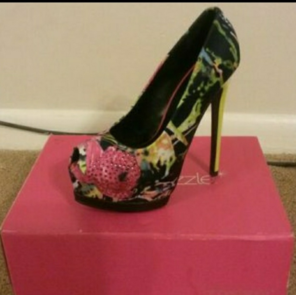 Brand New Colorful Spash Print Heels